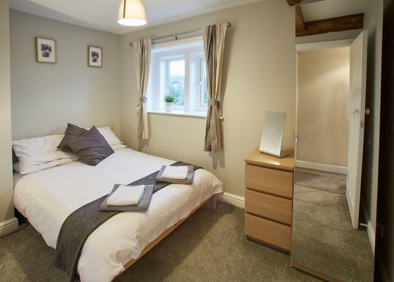 Host & - Cosy Emley