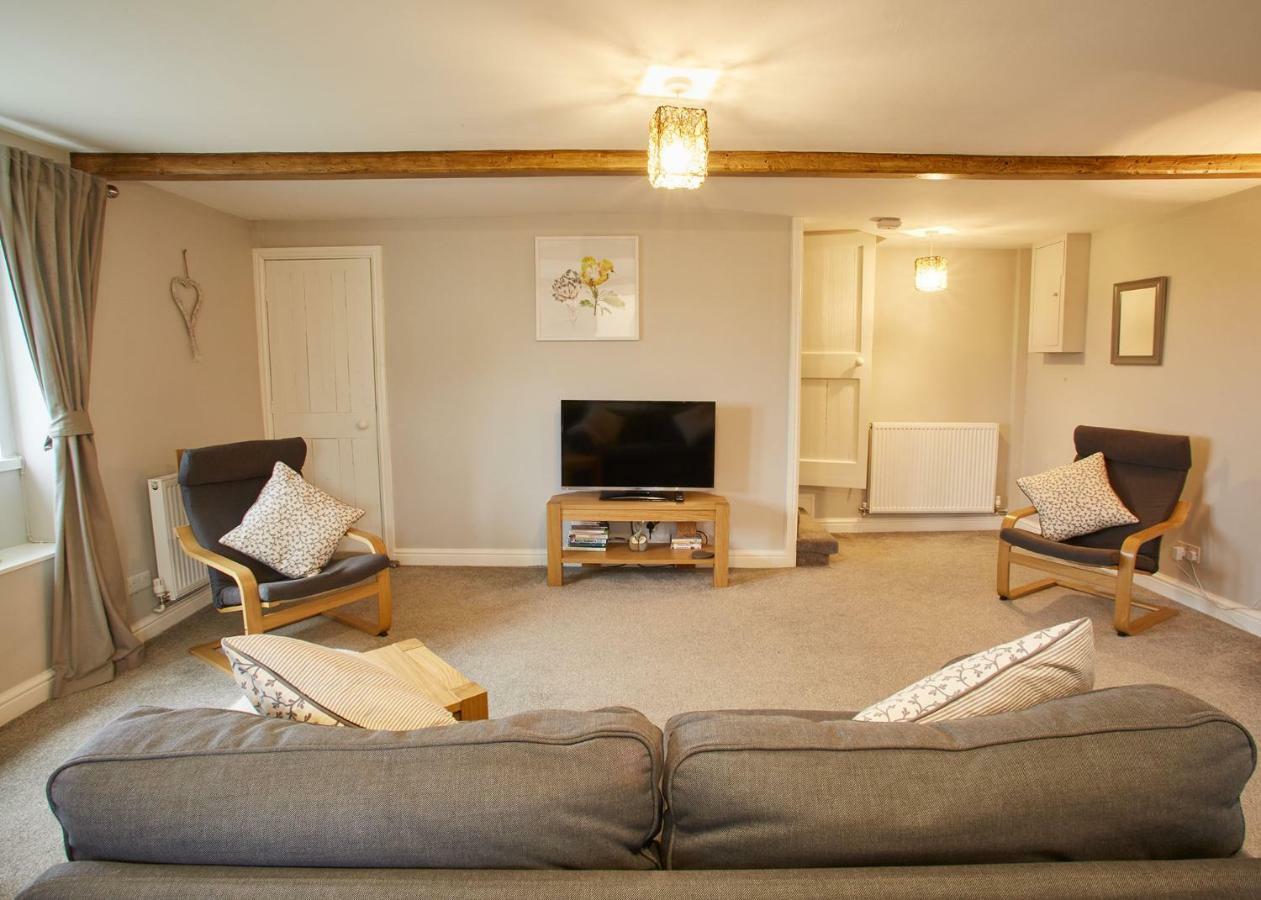 Host & - Cosy * Emley